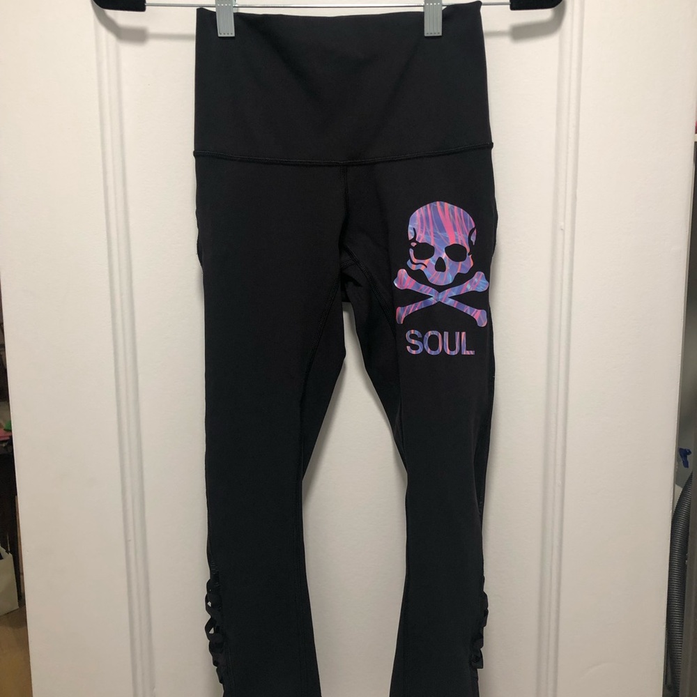 Lulu X Soul cycle Hamptons cropped pant